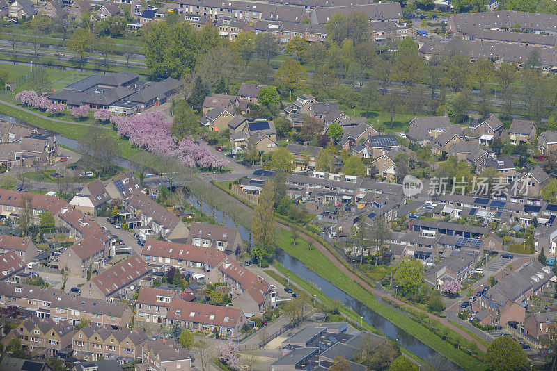 鸟瞰图在郊区Kampen, Overijssel典型的荷兰住宅区